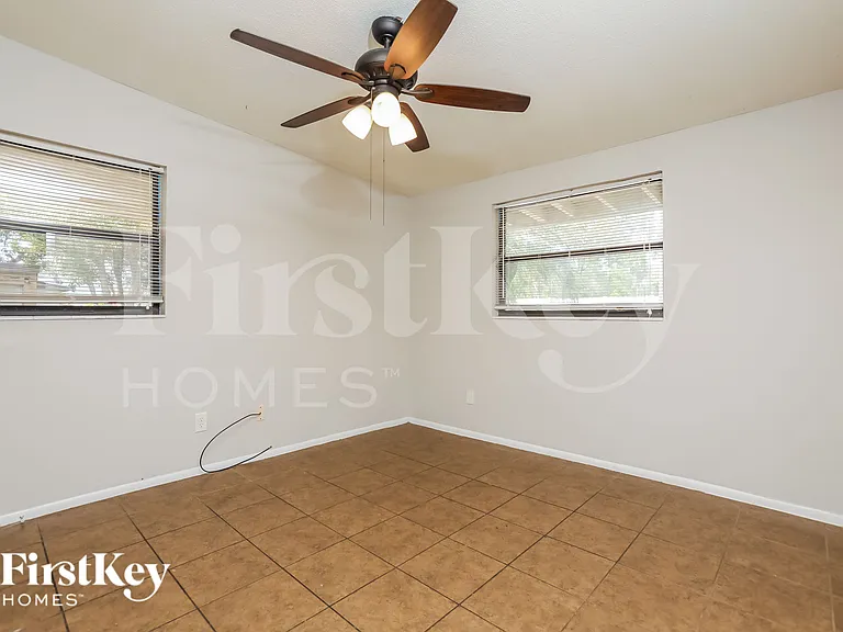 1030 Maxey Dr — Photo 8