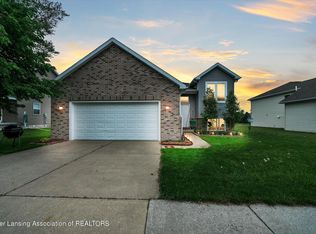 787 Saint Andrews Ct, Eaton Rapids, MI 48827
