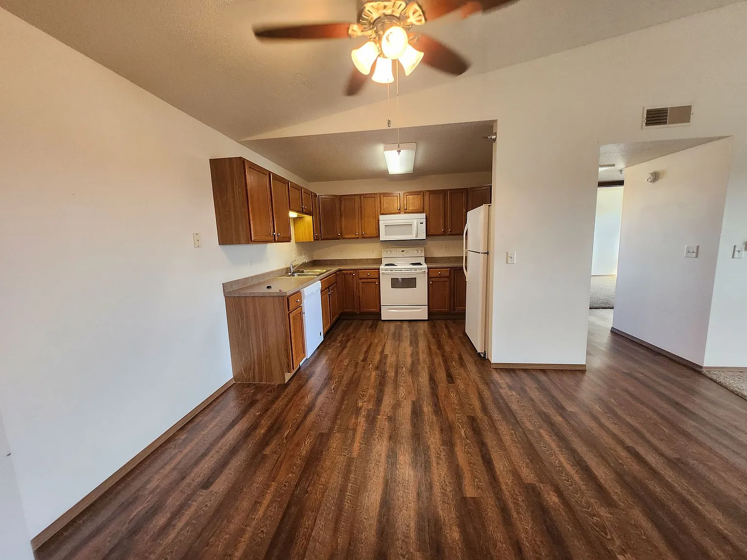 Eastern Hills Apartments — Photo 3