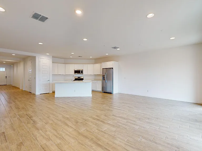 9332 W Encinas Ln — Photo 9