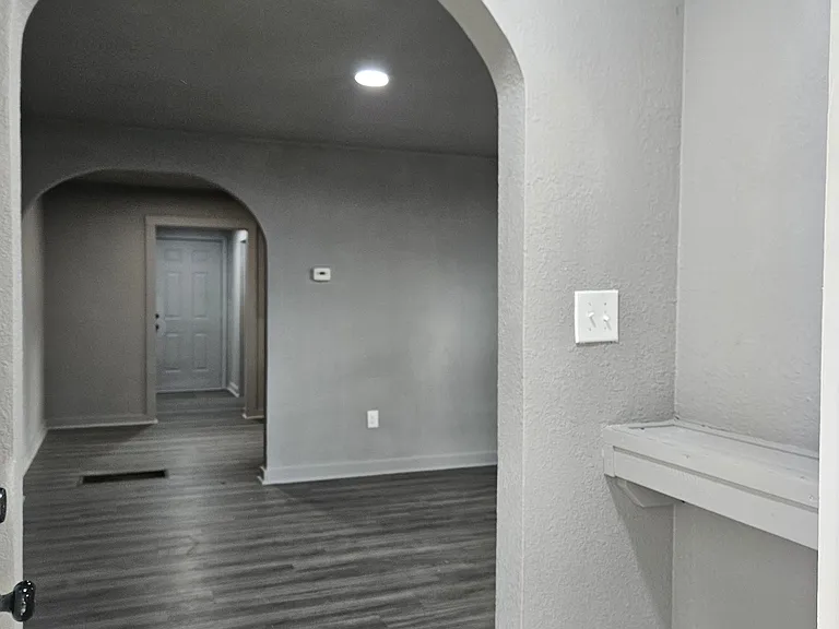 904 N Main St — Photo 2