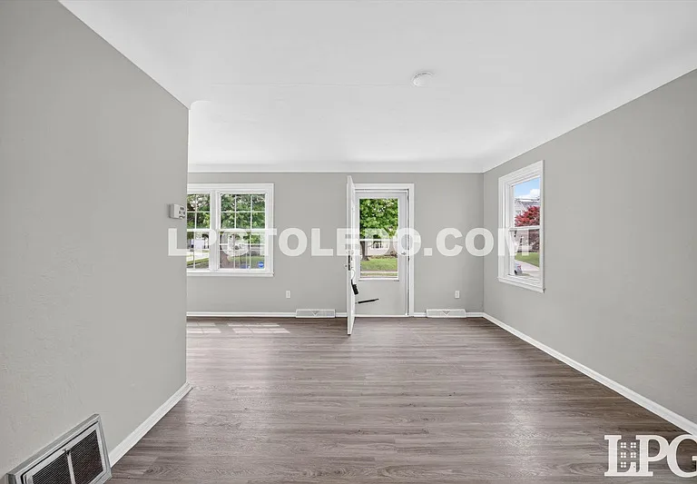 4406 Asbury Dr — Photo 5