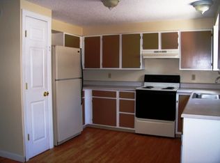 10 Village Dr APT 1, Manchester, ME 04351