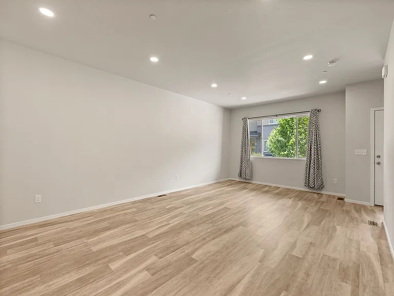 2726 Barnstormer St #4 — Photo 10