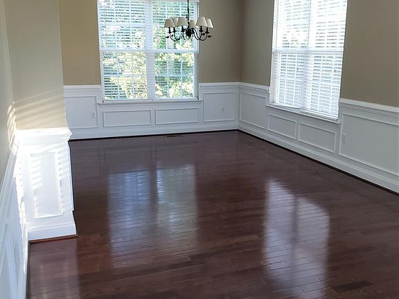 3rd image of 221 Rebecca Dr