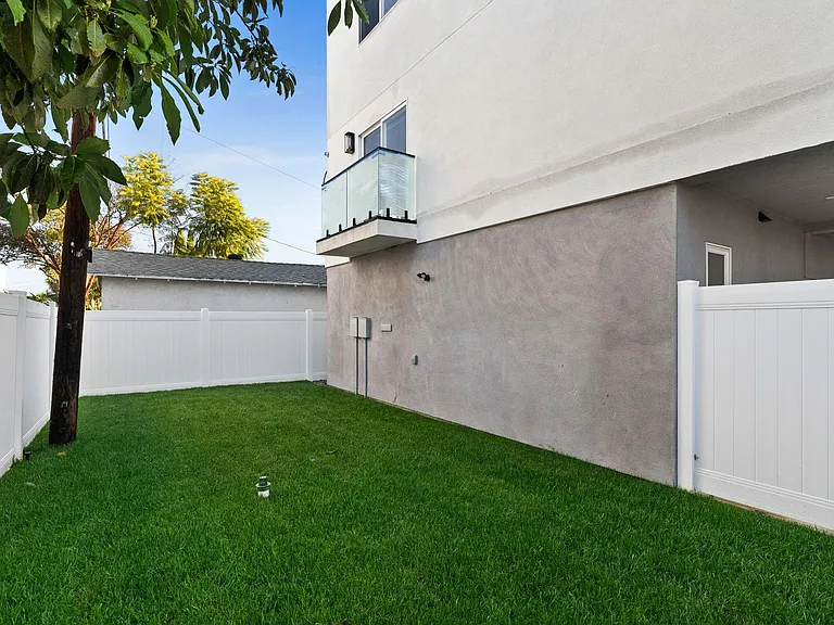 1853 S Longwood Ave #1853 — Photo 11