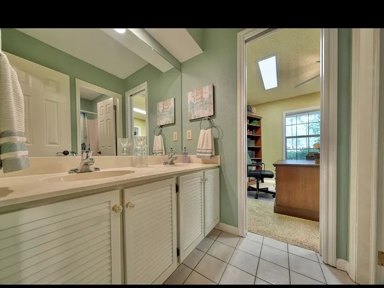 1379 Bridle Path Ln — Photo 24