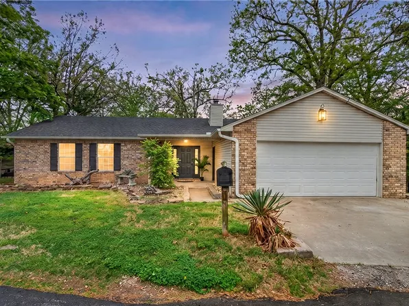 8517 Spruce Dr, Rogers, AR 72756