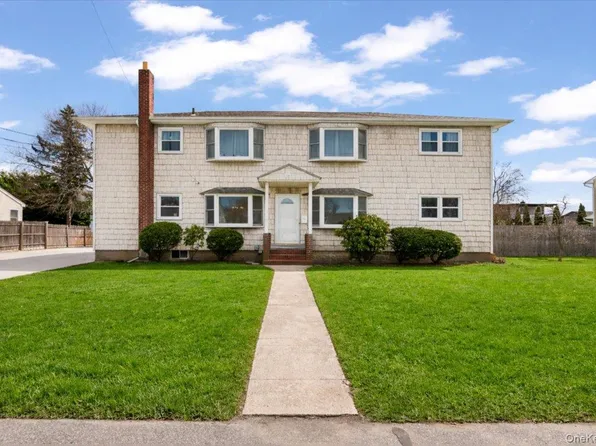 1461 10th St, West Babylon, NY 11704