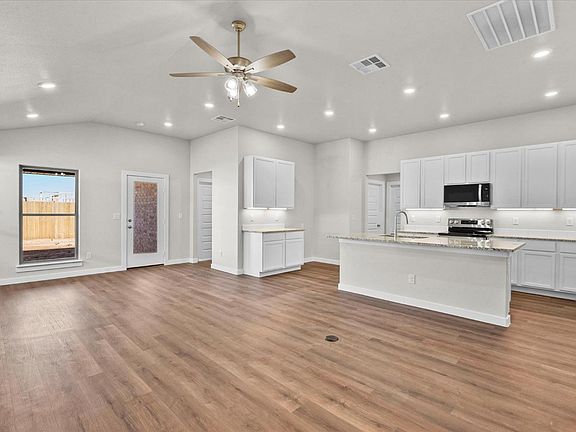 3rd image of 2906 Cottonwood Ave