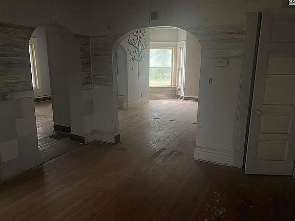 2nd image of 308 W Nickerson Blvd