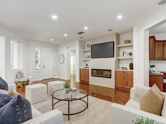 4th image of 644 Rustic Ranch Ln