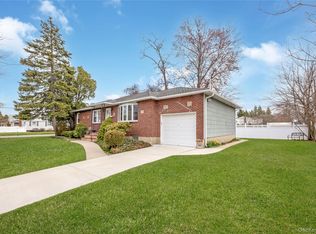 35 W Chestnut Street, Farmingdale, NY