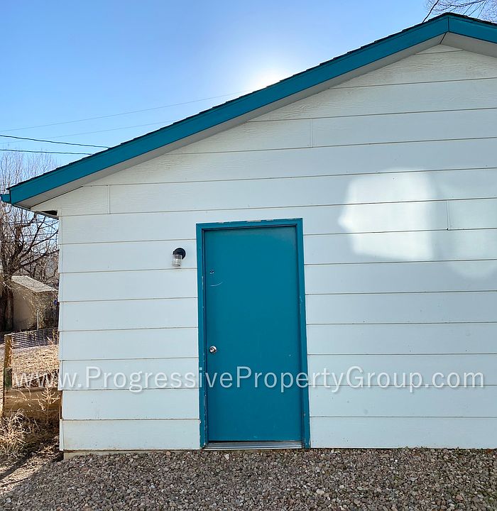 2nd image of 2427 Willamette Ave