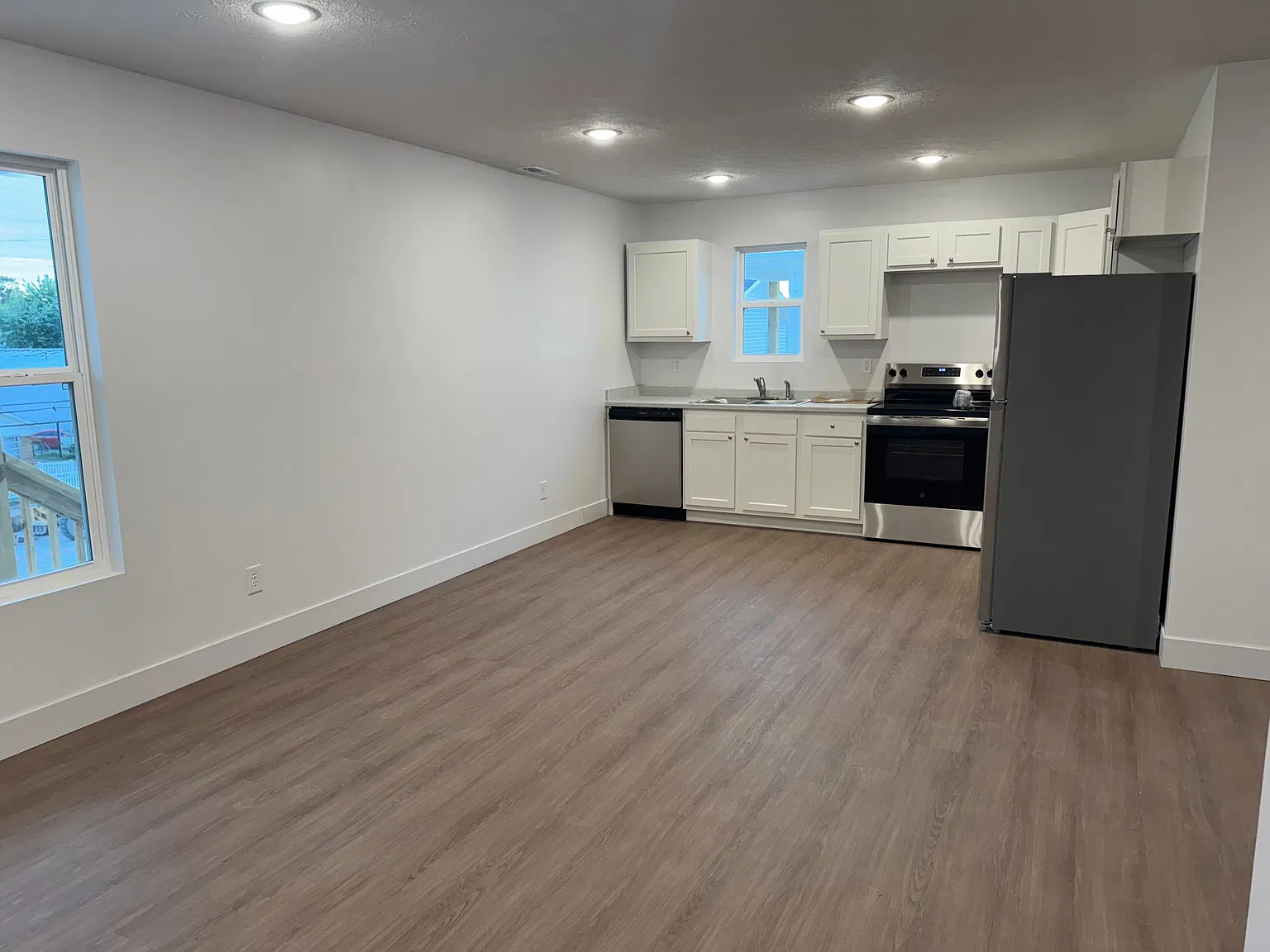 2 bed, 1.0 bath, 864 sqft, $1,150 — Photo 2