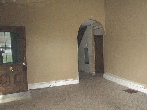 3rd image of 111 E Walnut St
