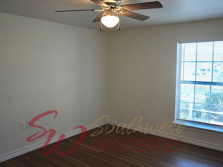1590 N Race St — Photo 11