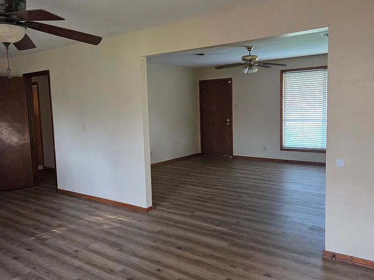 2314 Sauvelle Dr — Photo 8