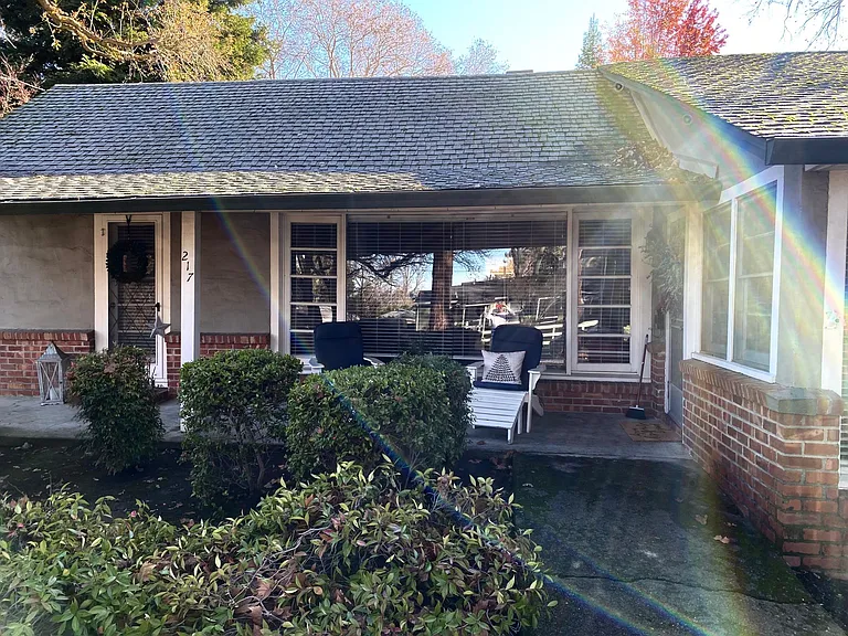 217 W Linda Mesa Ave — Photo 2