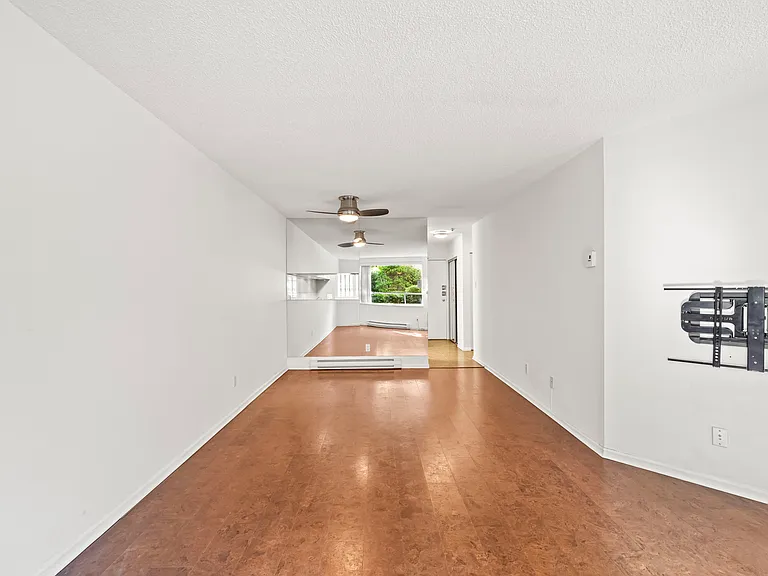 1050 Broughton St — Photo 9