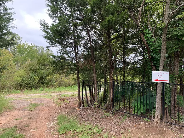 333 S River Rd — Photo 16