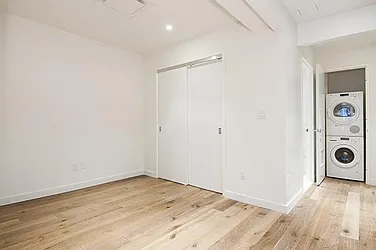 Rented by R New York