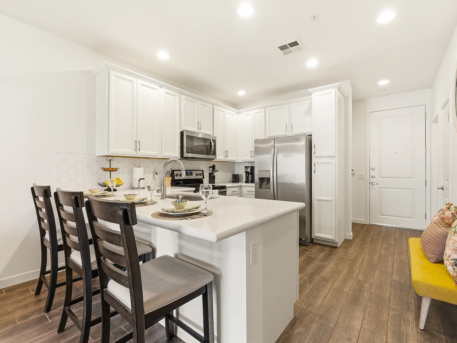 1 bed, 1.5 bath, 861 sqft, $2,650 — Photo 2