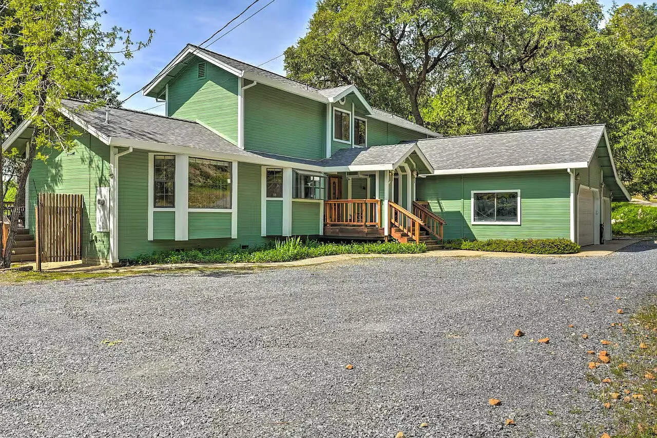 3 bed, 2.5 bath, 2195 sqft, $3,500 — Photo 1