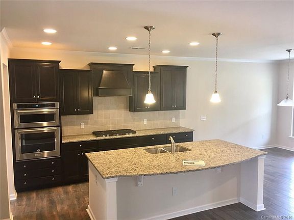 3rd image of 1046 Wellington Ave #7