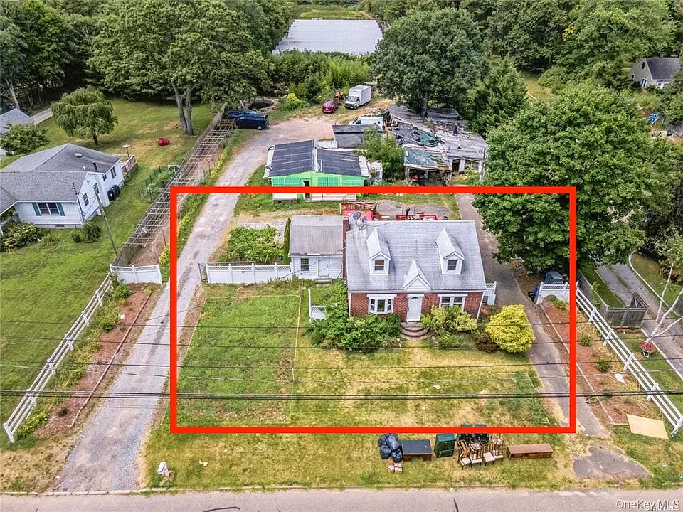 152 Yaphank Ave
