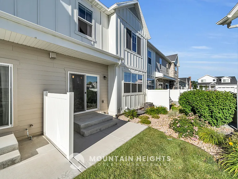 607 E Sawback Ln — Photo 35