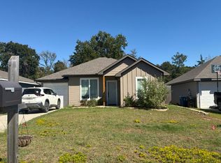 920 Ray Dr, Denison, TX 75020