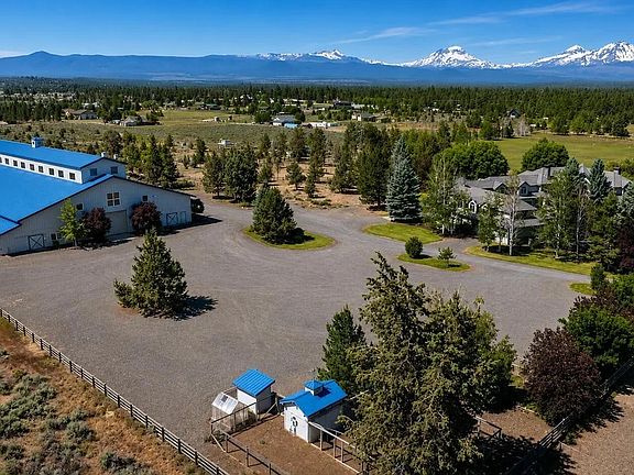 4th image of 67480 Cloverdale Rd