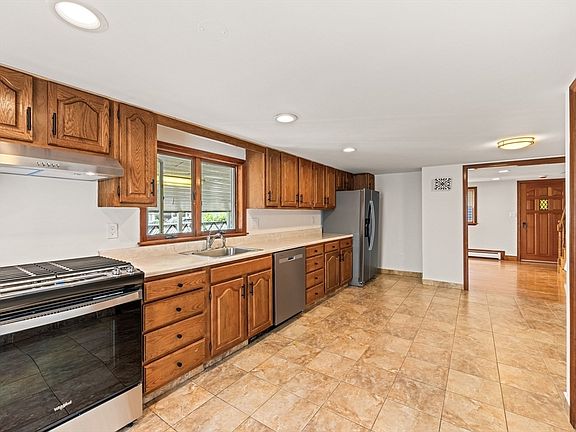 5th image of 352-352R Somerville Ave