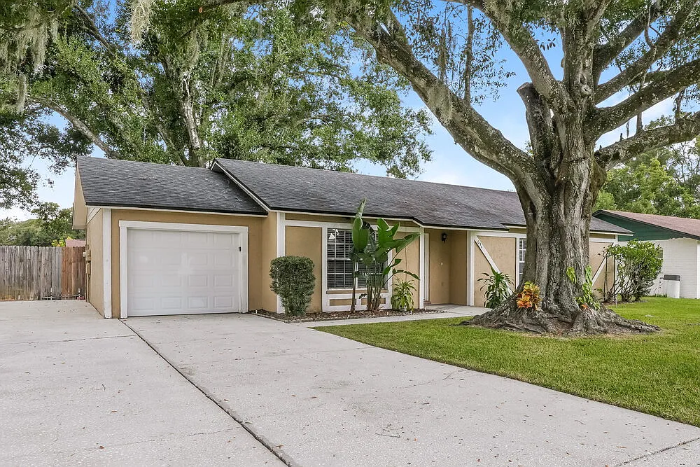 3 bed, 2.0 bath, 1214 sqft, $1,840 — Photo 3