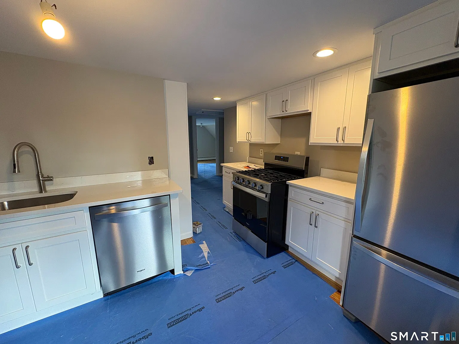 2 bed, 1.0 bath, 800 sqft, $2,100 — Photo 2