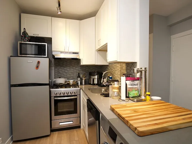 511 W Belmont Ave #43 — Photo 2