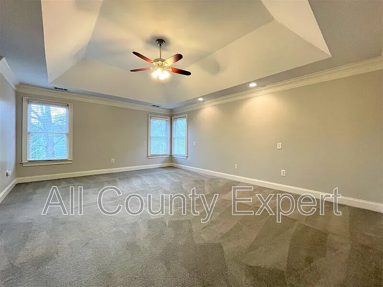 895 Lenox Ct NE — Photo 17