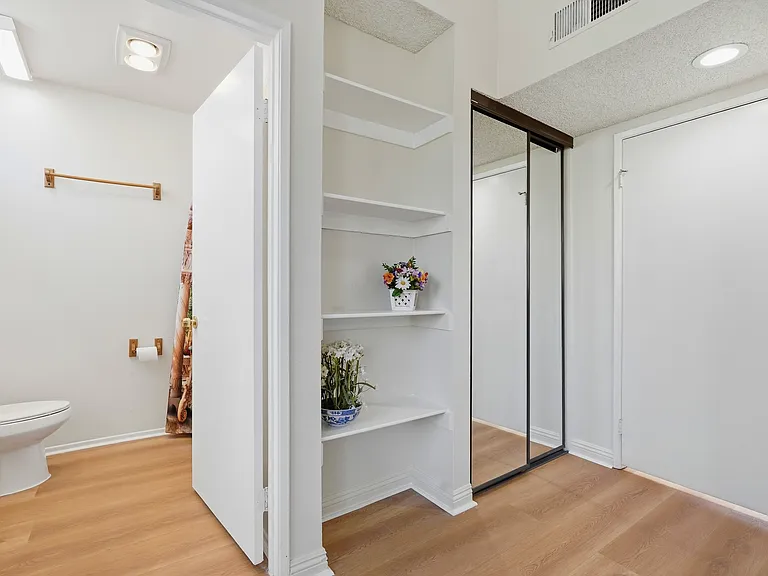 13901 Olive View Ln — Photo 28
