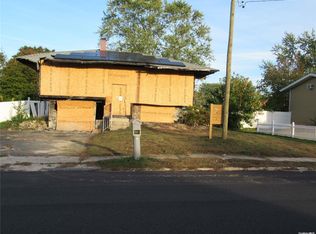 357 Magnolia Dr, Selden, NY 11784
