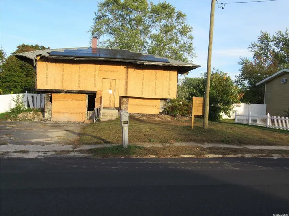 357 Magnolia Drive, Selden, NY 11784