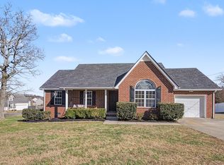 411 Wooded Valley Ct, La Vergne, TN 37086
