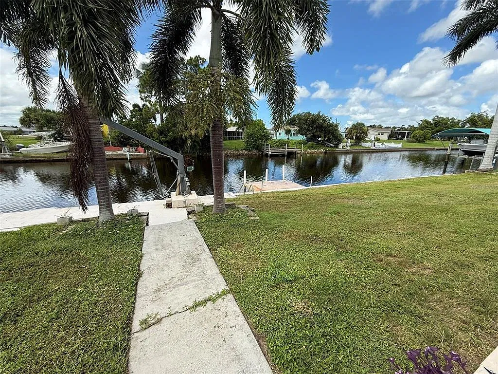 3 bed, 2.0 bath, 1760 sqft, $2,300 — Photo 4