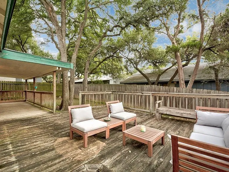 2710 Deeringhill Dr — Photo 3