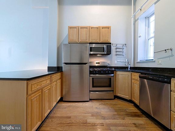5th image of 1936 Christian St APT A