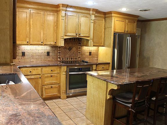 3rd image of 932 White Rd