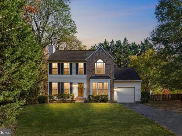 2002 Meadow Dr, Fredericksburg, VA 22405