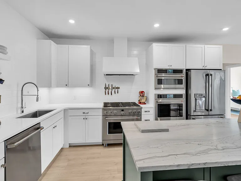215 2nd Ave #203 — Photo 4