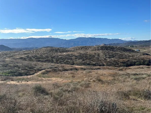 12 Alexander Dr, Hemet, CA 92544