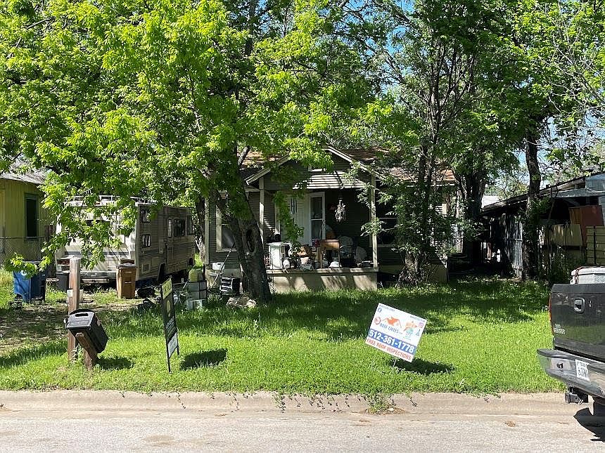 2nd image of 3208 E 16th St